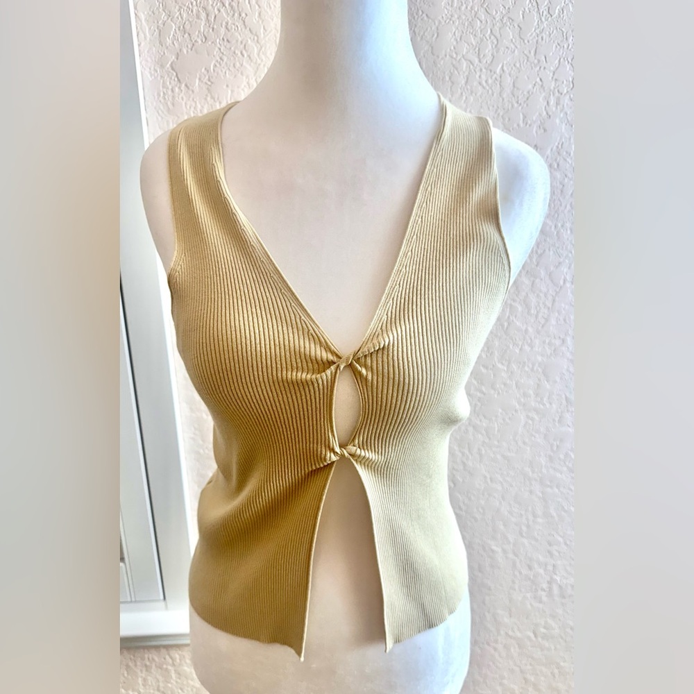 Mango Women’s Beige Cut Out Detail Top NWT - Picture 3 of 10